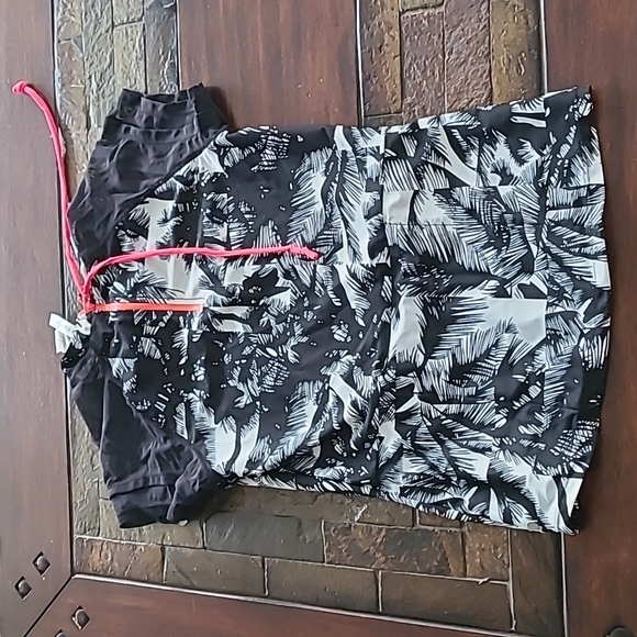 Fabletics Rash Guard size S - Picture 3 of 3